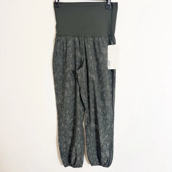 Lululemon gator green yoga om pant - Picture 4 of 7